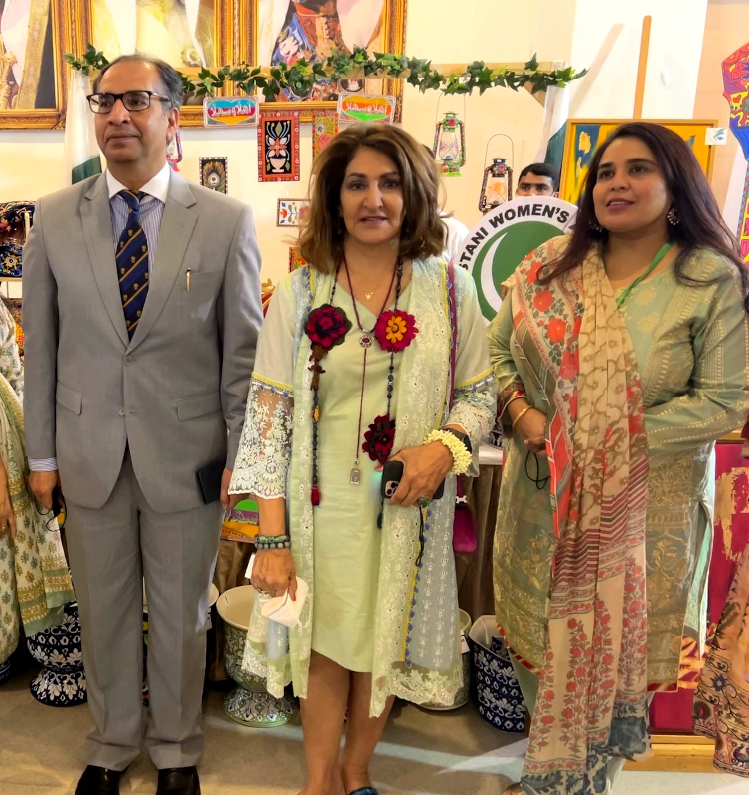 Shahmeen Islam with two guests at a Pakistani Women’s Association event