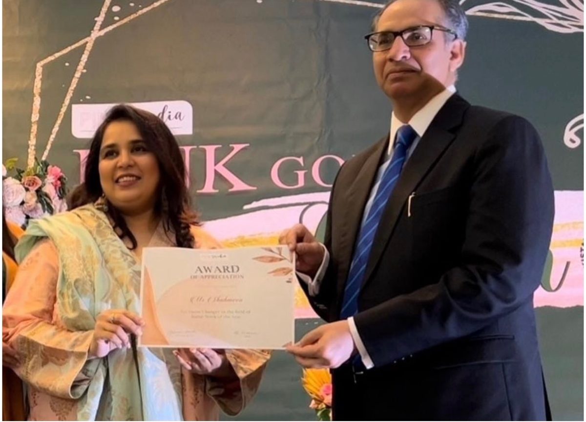 Shahmeen Islam receiving an award certificate